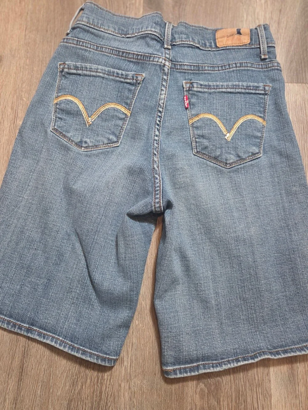 Levi’s Women’s Denim Bermuda Shorts Size 4 Long Jean Shorts Y2K